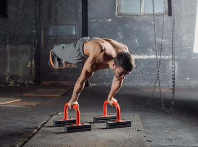 Planche lernen: Equipment und Tipps für die Planche (Calisthenics)